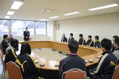 飯山北高等学校男子ソフトボール部全国大会出場市長表敬訪問