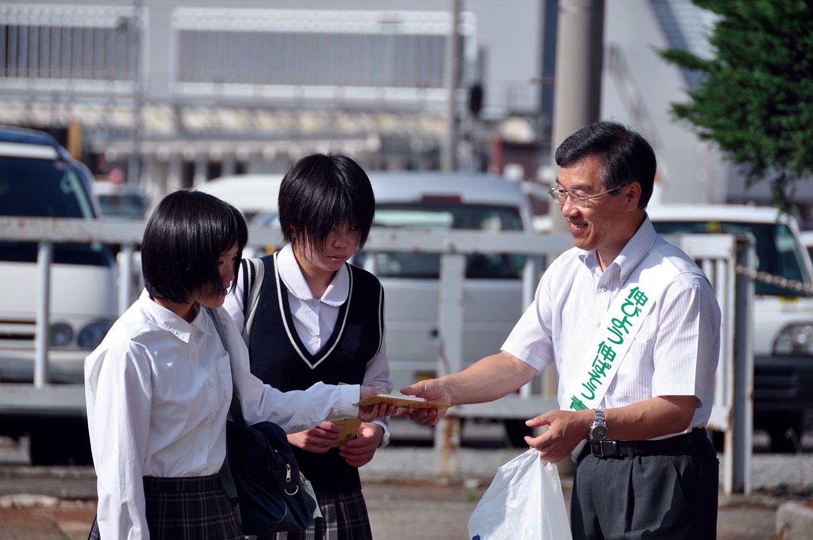 「青少年への愛の声かけ運動」街頭啓発活動